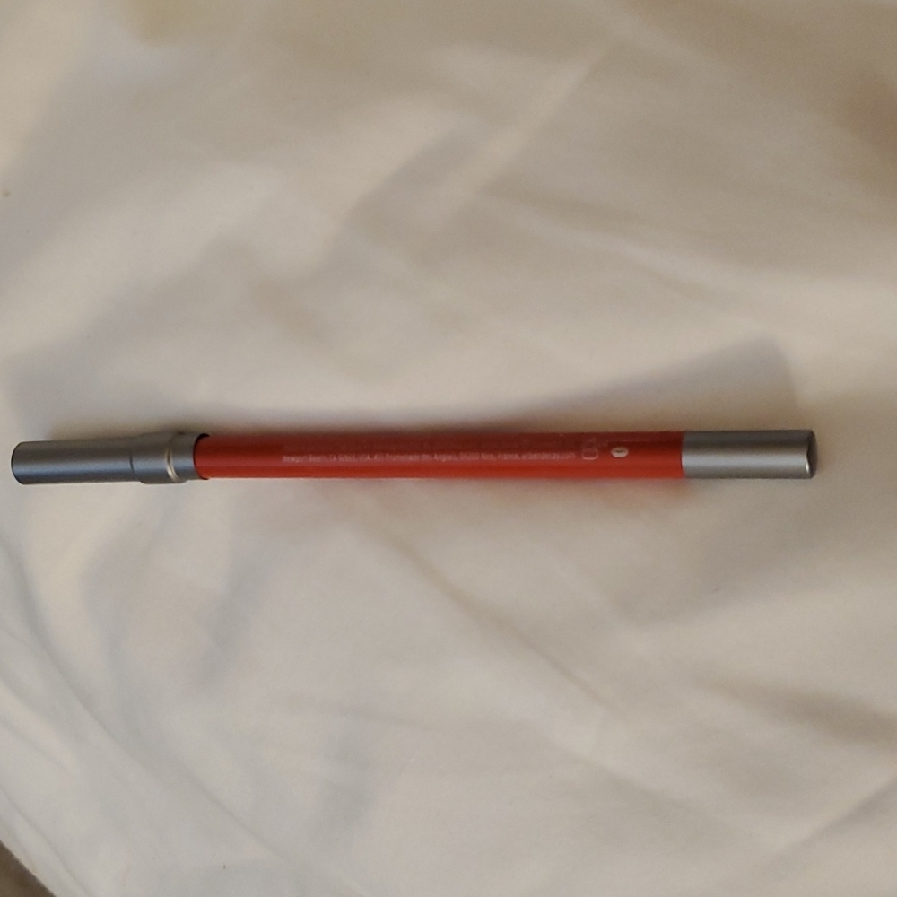 Urban Decay 24/7 lip liner in Bang.